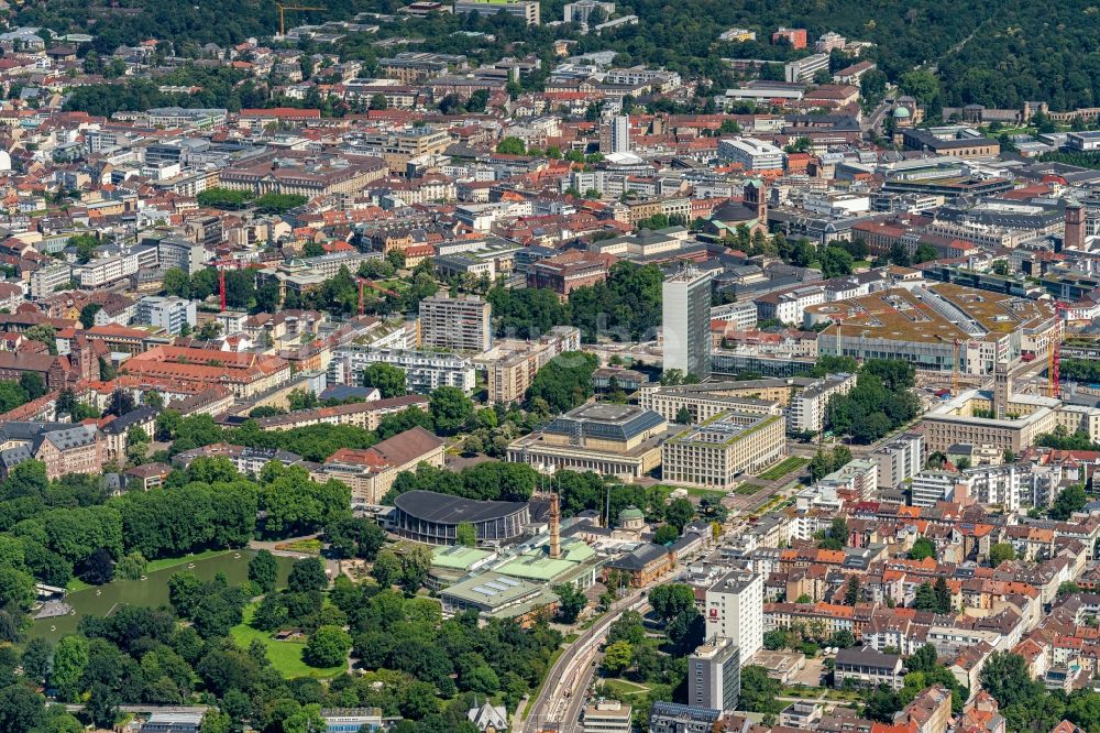 Karlsruhe aus der Vogelperspektive: Stadtansicht vom Innenstadtbereich Bereich Schwarzwaldhalle und Kongress Zentrum in Karlsruhe im Bundesland Baden-Württemberg, Deutschland