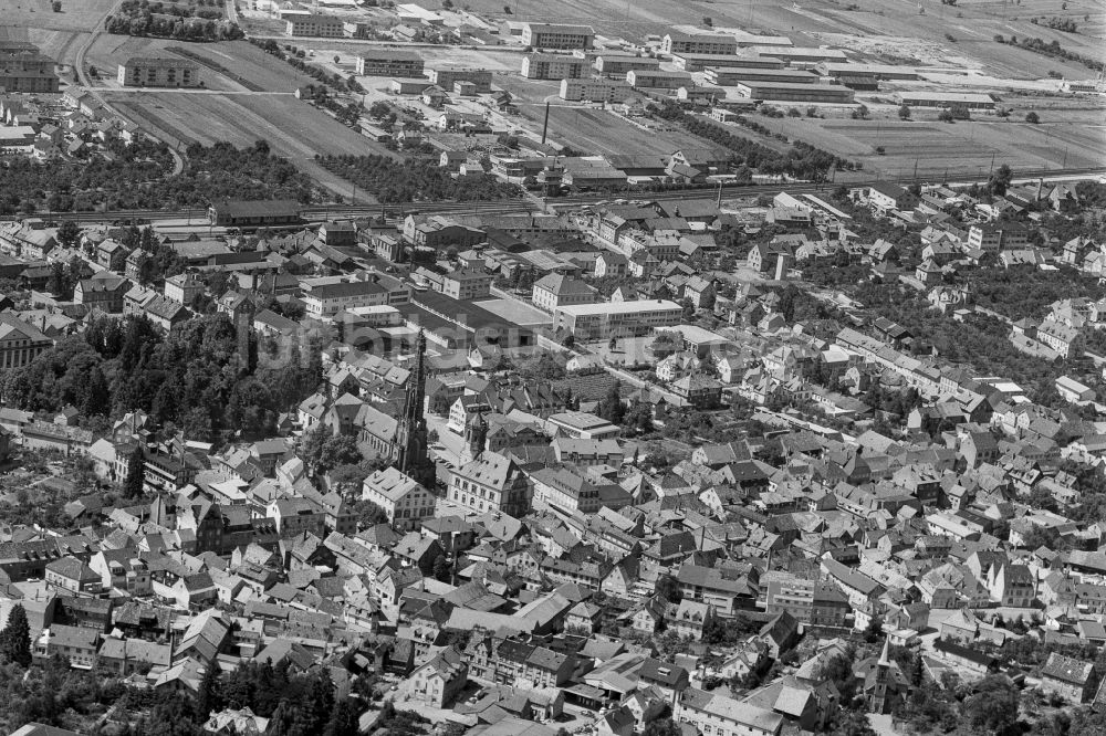 Bühl von oben - Stadtansicht vom Innenstadtbereich in Bühl im Bundesland Baden-Württemberg, Deutschland