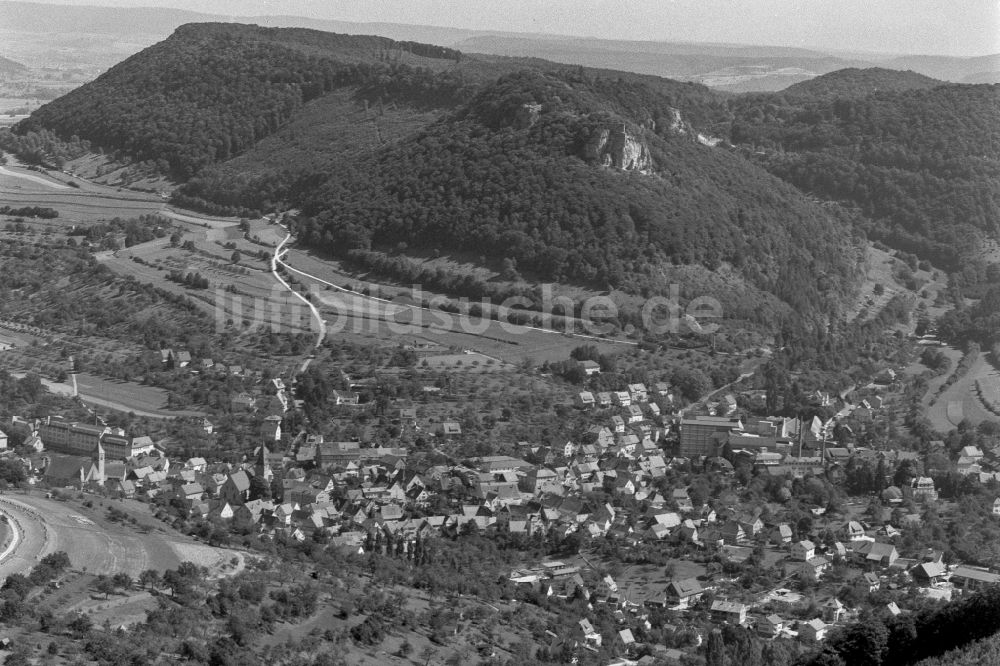 Luftaufnahme Heubach - Stadtansicht vom Innenstadtbereich mit der Burgruine Rosenstein in Heubach im Bundesland Baden-Württemberg, Deutschland