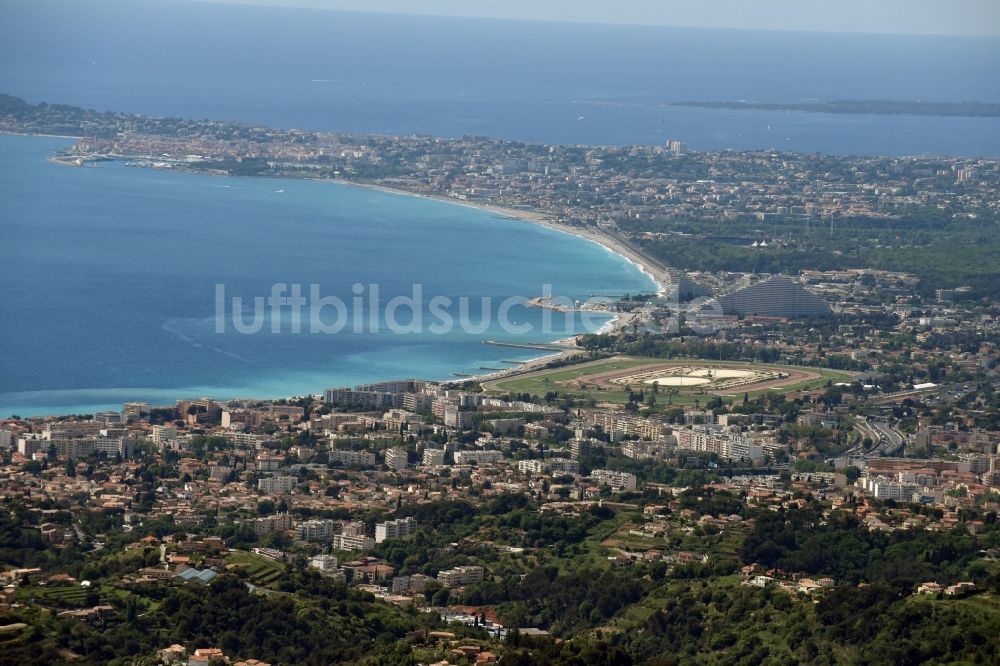 Cagnes-sur-Mer von oben - Stadtansicht vom Innenstadtbereich in Cagnes-sur-Mer in Provence-Alpes-Cote d'Azur, Frankreich