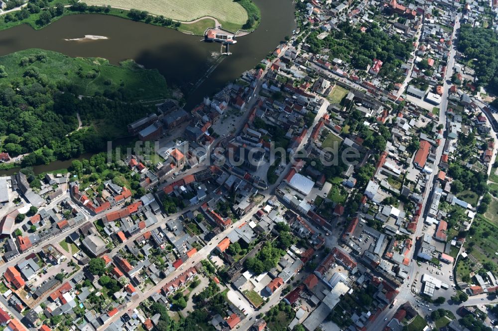 Calbe (Saale) von oben - Stadtansicht vom Innenstadtbereich in Calbe (Saale) im Bundesland Sachsen-Anhalt