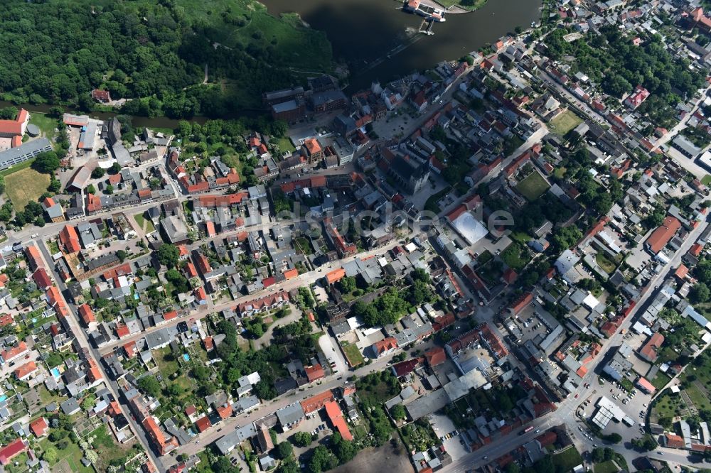 Calbe (Saale) aus der Vogelperspektive: Stadtansicht vom Innenstadtbereich in Calbe (Saale) im Bundesland Sachsen-Anhalt