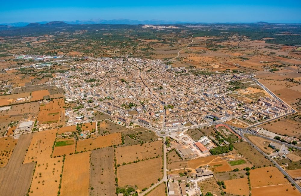 Luftaufnahme Campos - Stadtansicht vom Innenstadtbereich in Campos in Balearische Insel Mallorca, Spanien