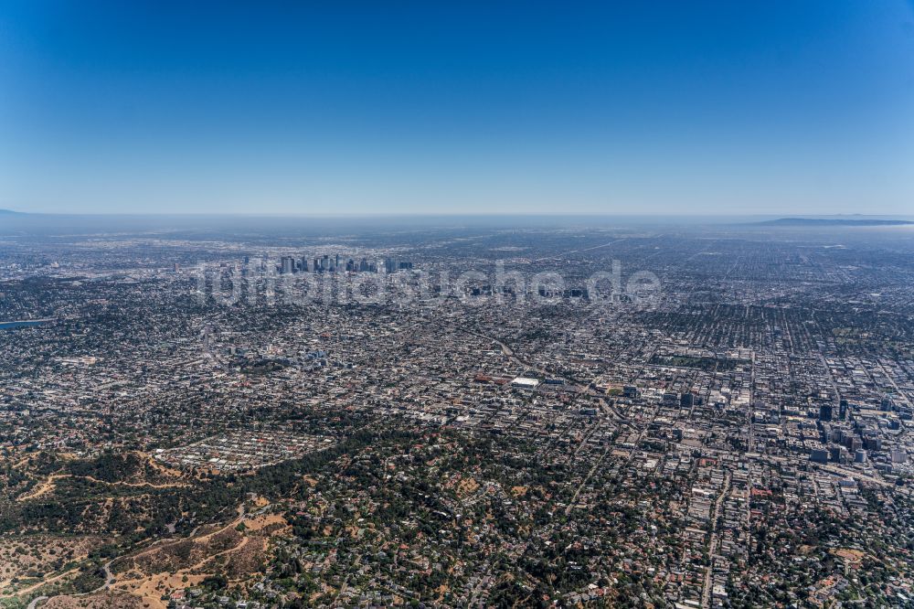 Luftaufnahme Los Angeles - Stadtansicht vom Innenstadtbereich Downtown in Los Angeles in Kalifornien, USA