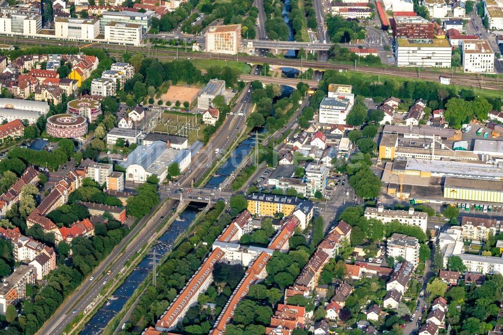 Weingarten aus der Vogelperspektive: Stadtansicht vom Innenstadtbereich an der Dreisam und B31 im Ortsteil Weingarten in Freiburg im Bundesland Baden-Württemberg, Deutschland