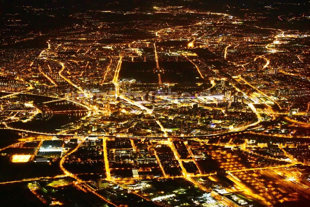 Dresden von oben - Stadtansicht vom Innenstadtbereich in Dresden im Bundesland Sachsen, Deutschland