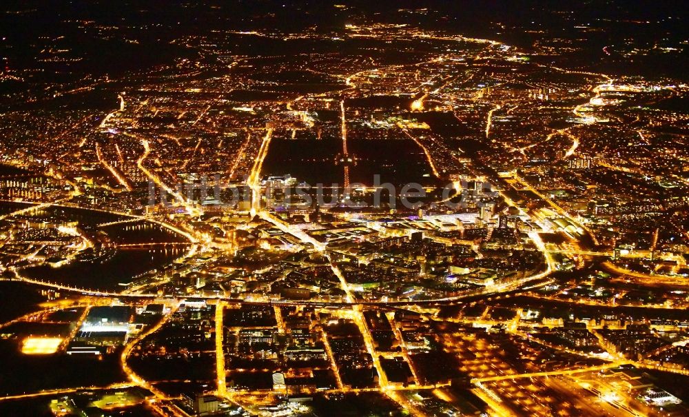 Dresden aus der Vogelperspektive: Stadtansicht vom Innenstadtbereich in Dresden im Bundesland Sachsen, Deutschland