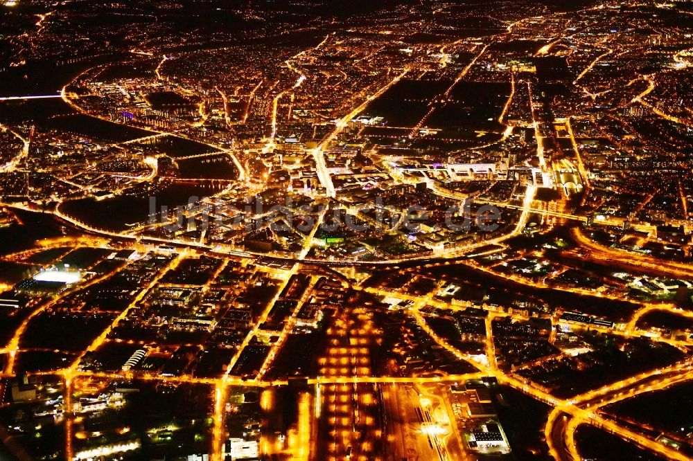 Dresden von oben - Stadtansicht vom Innenstadtbereich in Dresden im Bundesland Sachsen, Deutschland