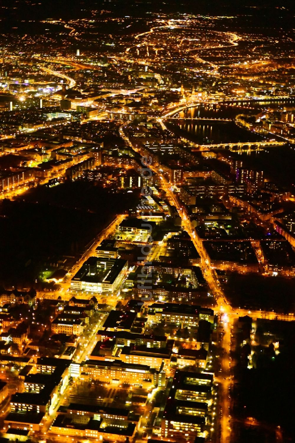 Dresden von oben - Stadtansicht vom Innenstadtbereich in Dresden im Bundesland Sachsen, Deutschland