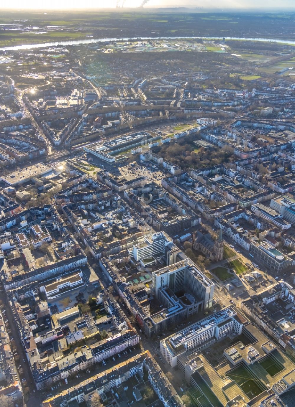 Düsseldorf aus der Vogelperspektive: Stadtansicht vom Innenstadtbereich in Düsseldorf im Bundesland Nordrhein-Westfalen, Deutschland