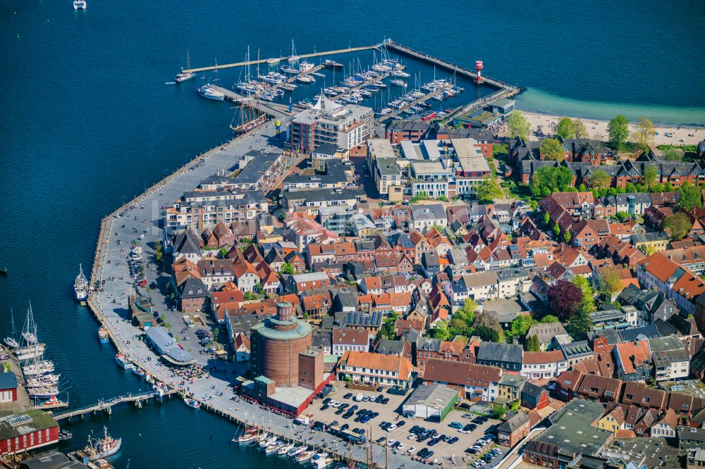 Luftaufnahme Eckernförde - Stadtansicht vom Innenstadtbereich in Eckernförde im Bundesland Schleswig-Holstein