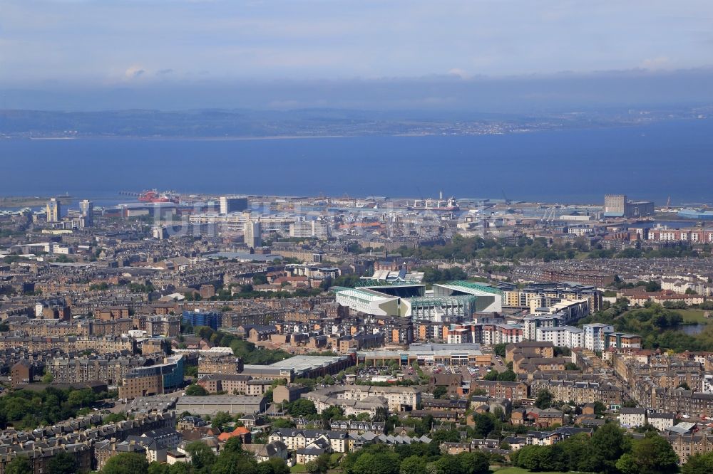 Edinburgh aus der Vogelperspektive: Stadtansicht vom Innenstadtbereich in Edinburgh in Schottland, Vereinigtes Königreich