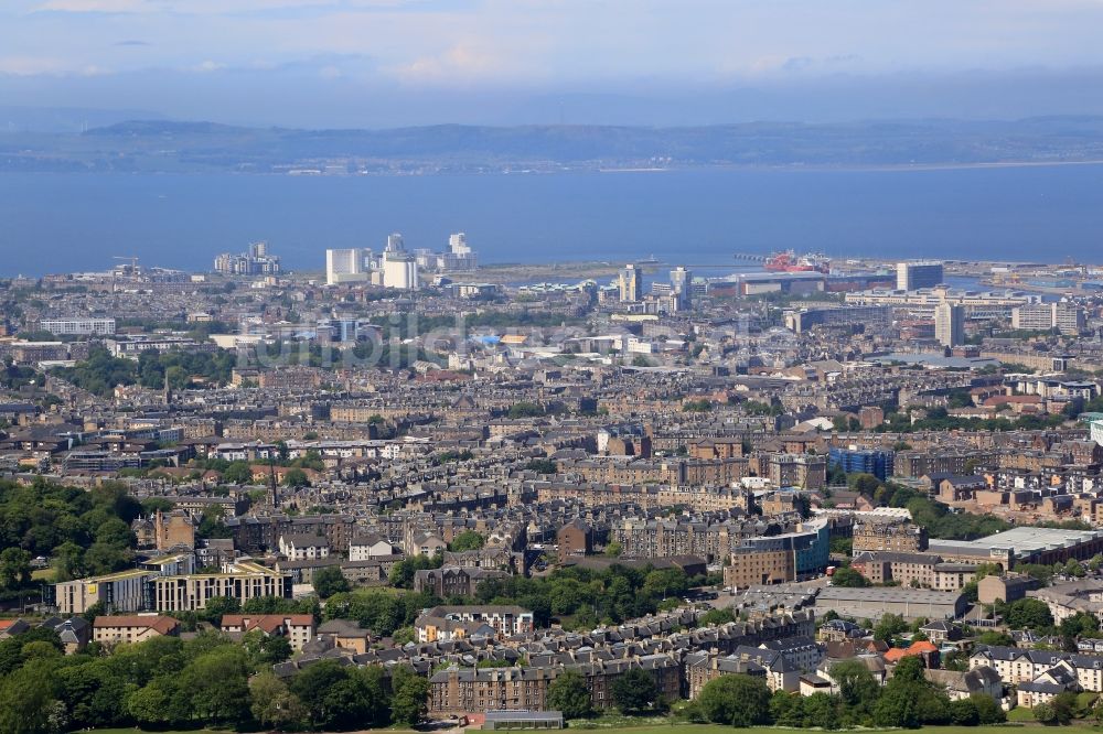 Edinburgh aus der Vogelperspektive: Stadtansicht vom Innenstadtbereich in Edinburgh in Schottland, Vereinigtes Königreich