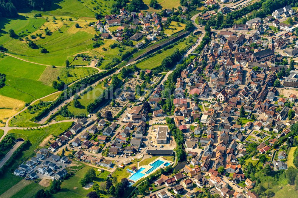 Luftaufnahme Elzach - Stadtansicht vom Innenstadtbereich in Elzach im Bundesland Baden-Württemberg, Deutschland