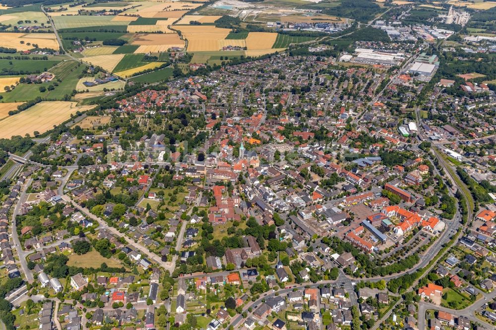 Luftaufnahme Ennigerloh - Stadtansicht vom Innenstadtbereich in Ennigerloh im Bundesland Nordrhein-Westfalen, Deutschland