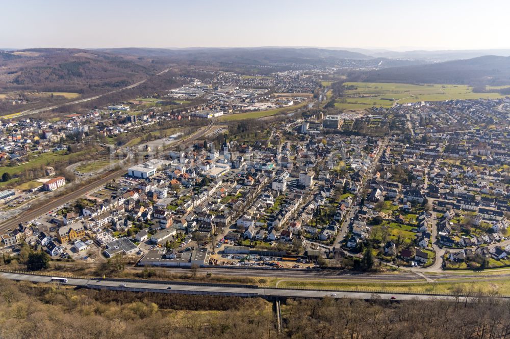 Luftbild Arnsberg - Stadtansicht vom Innenstadtbereich entlang der B229 in Arnsberg im Bundesland Nordrhein-Westfalen, Deutschland