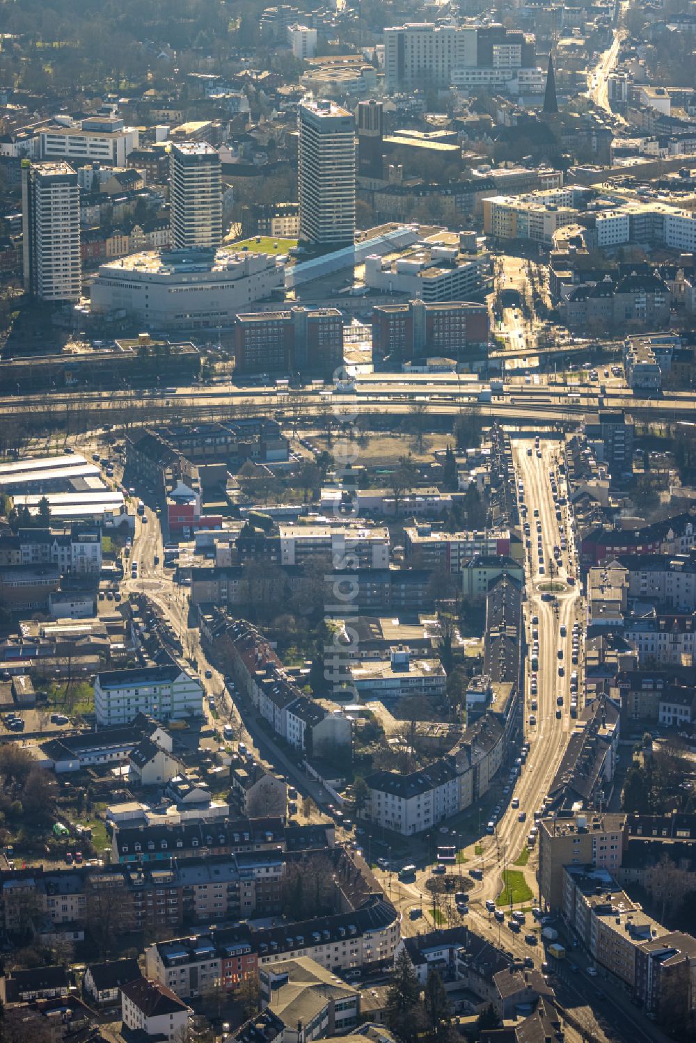 Luftaufnahme Mülheim an der Ruhr - Stadtansicht vom Innenstadtbereich entlang der Eppinghofer Straße in Mülheim an der Ruhr im Bundesland Nordrhein-Westfalen, Deutschland