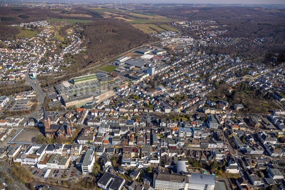 Luftbild Arnsberg - Stadtansicht vom Innenstadtbereich entlang der Hauptstraße in Arnsberg im Bundesland Nordrhein-Westfalen, Deutschland