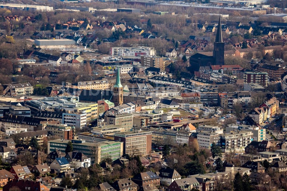 Bottrop von oben - Stadtansicht vom Innenstadtbereich entlang der Hochstraße in Bottrop im Bundesland Nordrhein-Westfalen, Deutschland