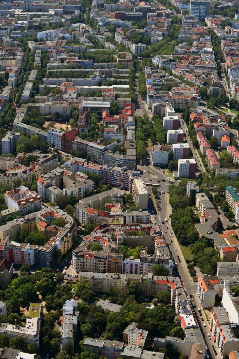 Luftaufnahme Berlin - Stadtansicht vom Innenstadtbereich entlang der Hohenstaufenstraße im Ortsteil Schöneberg in Berlin, Deutschland