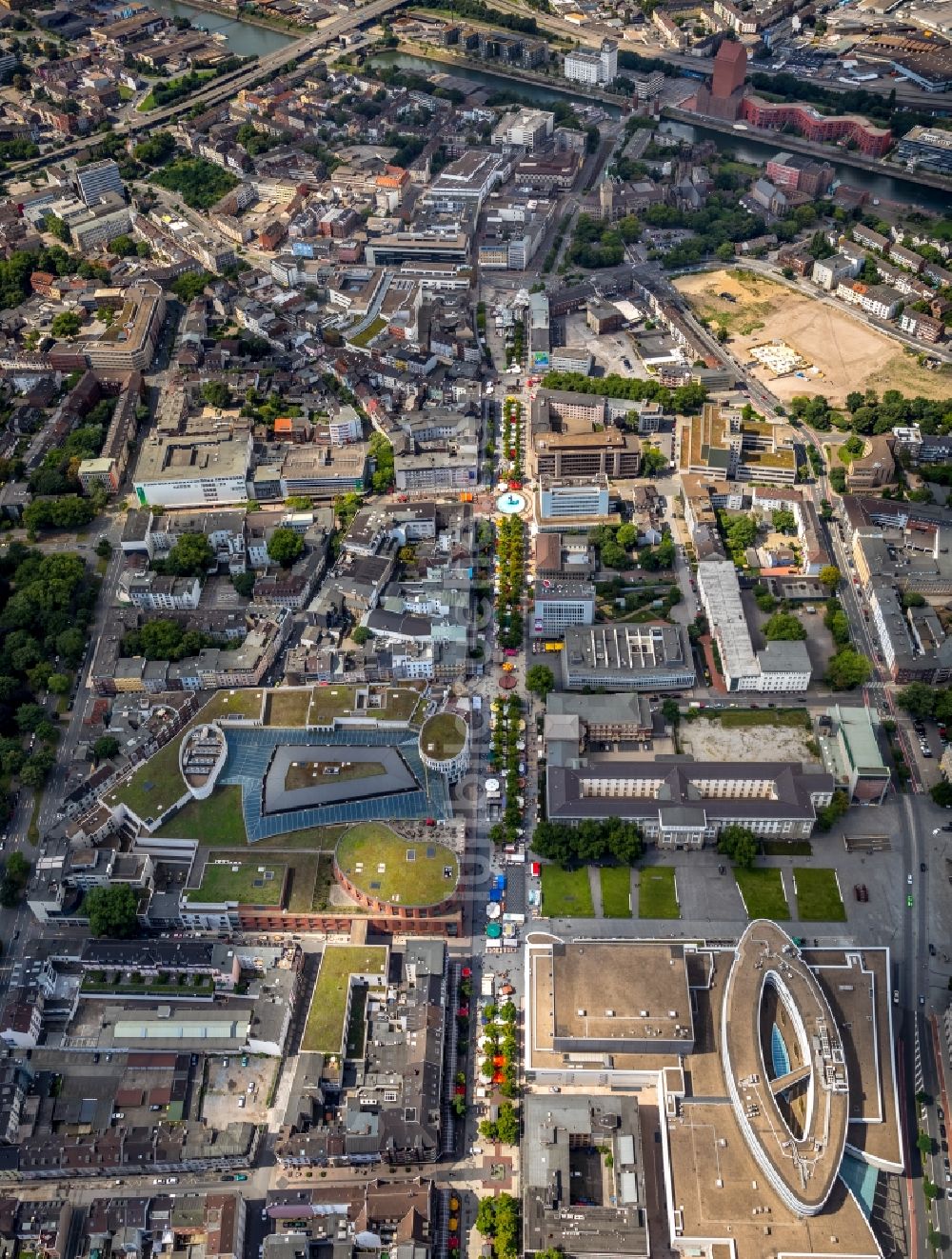 Luftbild Duisburg - Stadtansicht vom Innenstadtbereich entlang der Königstraße im Ortsteil Dellviertel in Duisburg im Bundesland Nordrhein-Westfalen, Deutschland