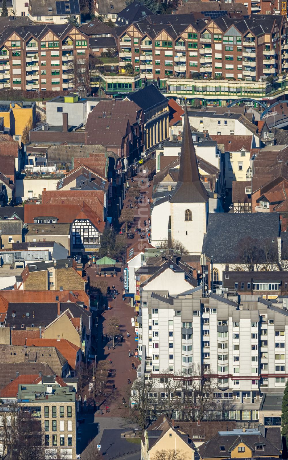 Lünen von oben - Stadtansicht vom Innenstadtbereich entlang der Lange Straße in Lünen im Bundesland Nordrhein-Westfalen, Deutschland