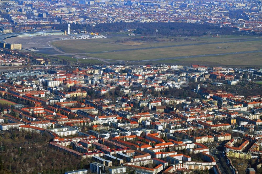 Berlin von oben - Stadtansicht vom Innenstadtbereich entlang der Manteuffelstraße im Ortsteil Tempelhof in Berlin, Deutschland