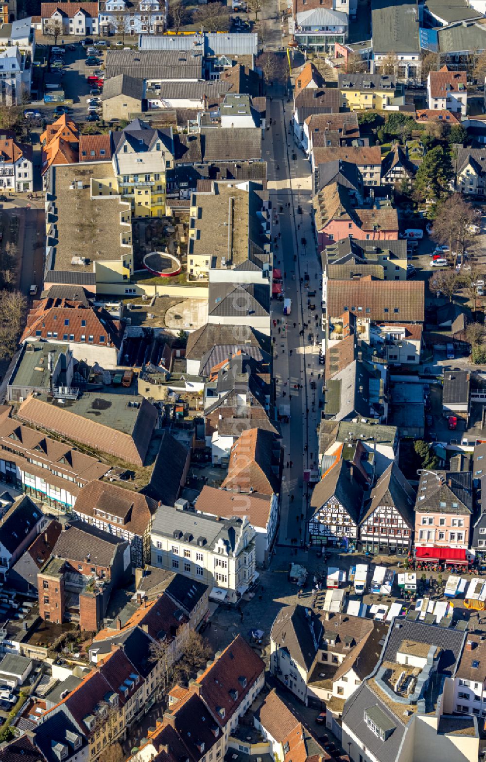 Unna von oben - Stadtansicht vom Innenstadtbereich entlang der Massener Straße in Unna im Bundesland Nordrhein-Westfalen, Deutschland