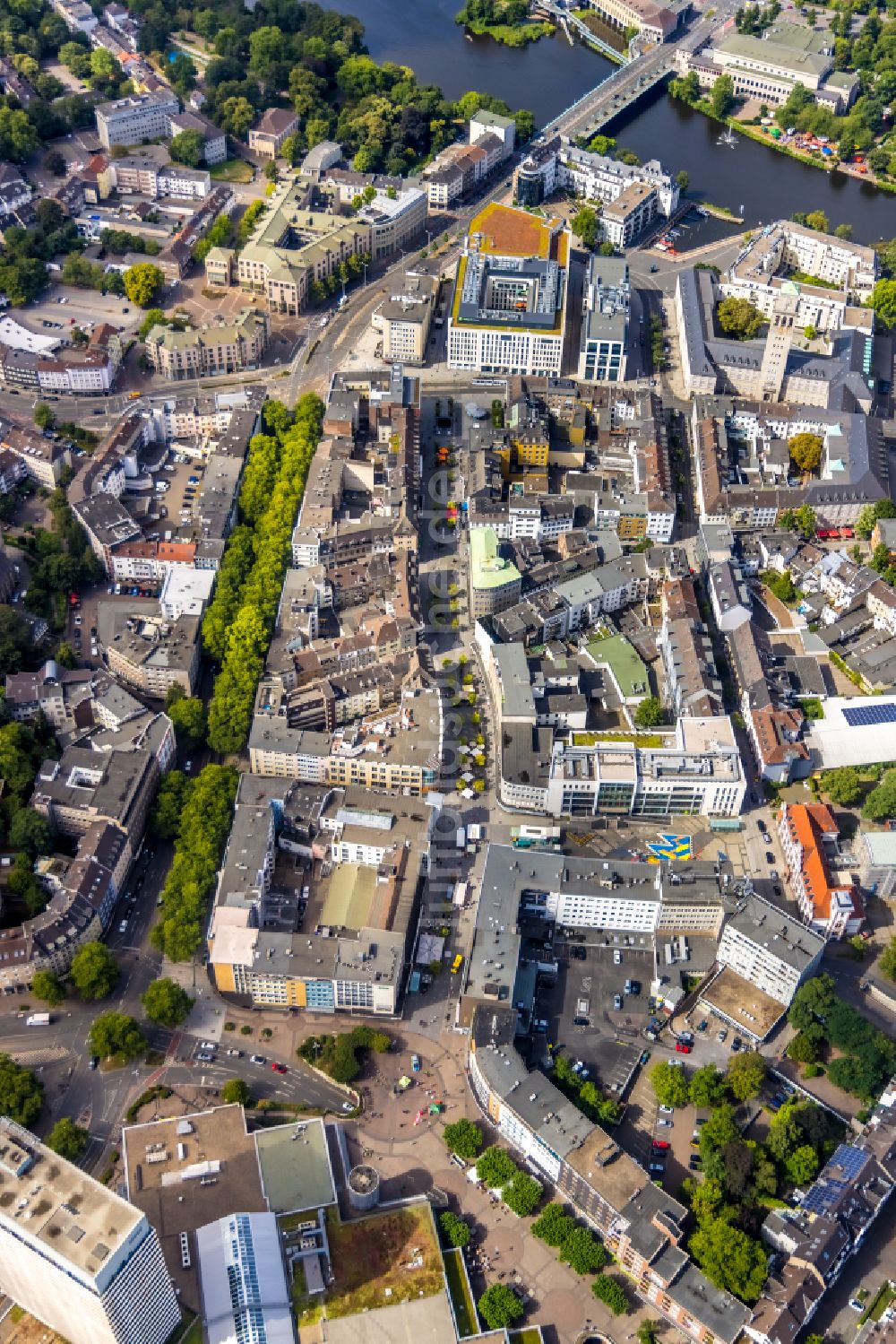 Luftbild Mülheim an der Ruhr - Stadtansicht vom Innenstadtbereich entlang der Schloßstraße in Mülheim an der Ruhr im Bundesland Nordrhein-Westfalen, Deutschland