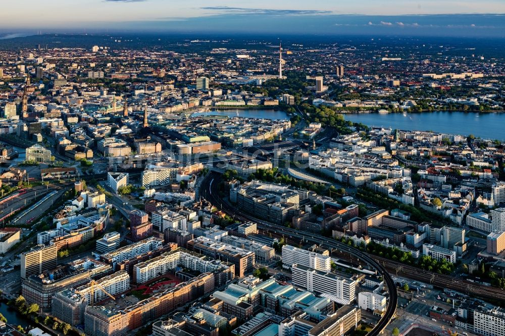 Hamburg von oben - Stadtansicht vom Innenstadtbereich entlang der Spaldingstraße und Norderstraße im Ortsteil Sankt Georg in Hamburg, Deutschland