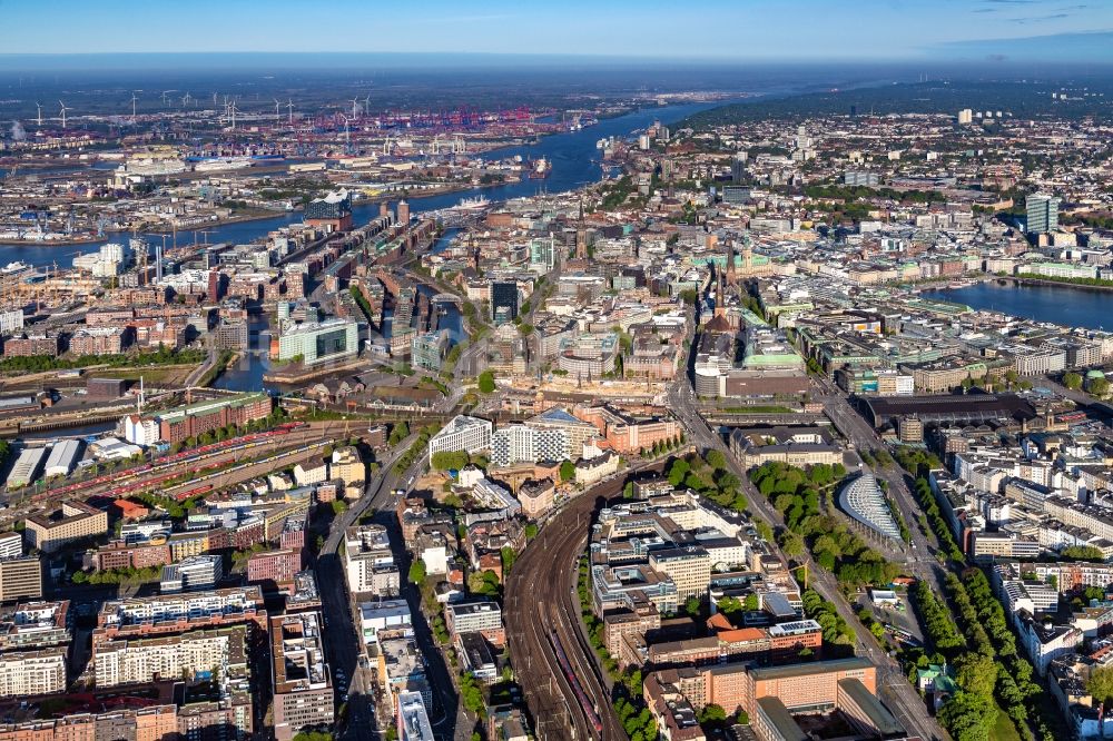 Luftbild Hamburg - Stadtansicht vom Innenstadtbereich entlang der Steintorwall - Altmannbrücke in Hamburg, Deutschland