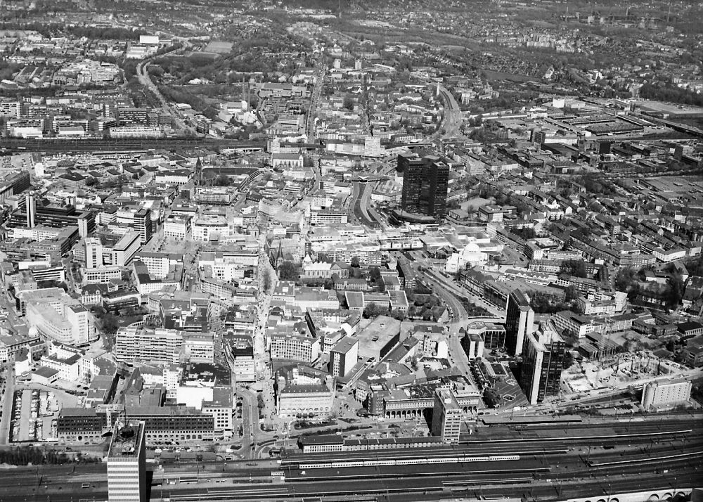 Luftaufnahme Essen - Stadtansicht vom Innenstadtbereich in Essen im Bundesland Nordrhein-Westfalen, Deutschland