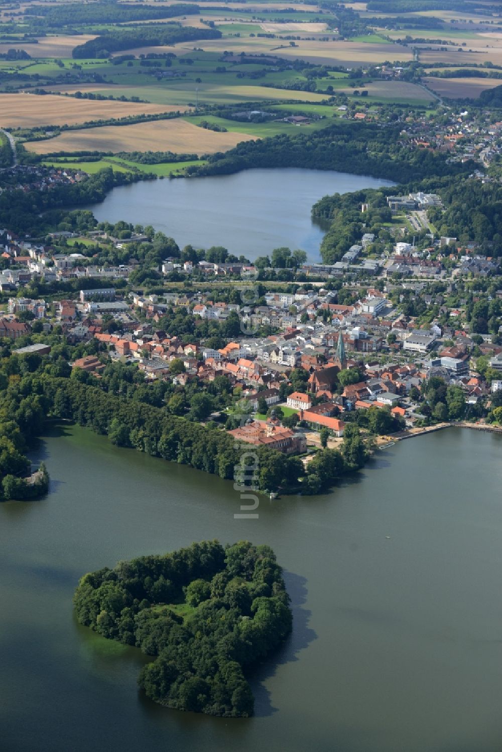 Luftaufnahme Eutin - Stadtansicht vom Innenstadtbereich in Eutin im Bundesland Schleswig-Holstein