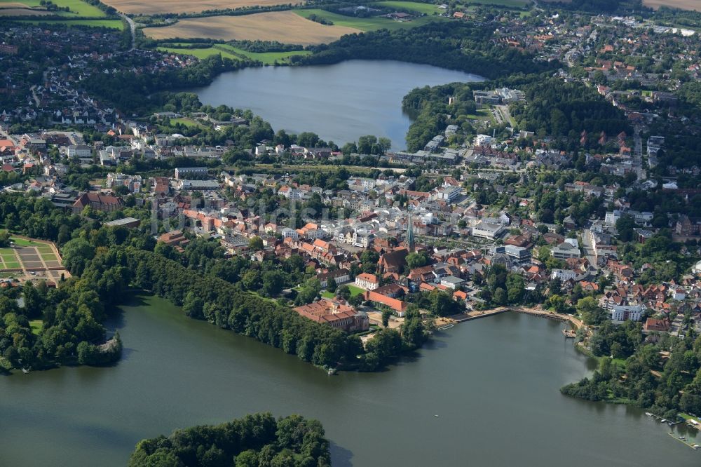 Eutin von oben - Stadtansicht vom Innenstadtbereich in Eutin im Bundesland Schleswig-Holstein