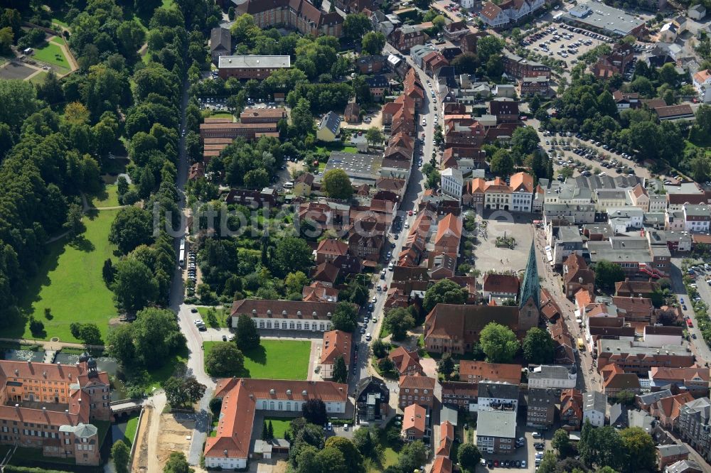 Eutin von oben - Stadtansicht vom Innenstadtbereich in Eutin im Bundesland Schleswig-Holstein