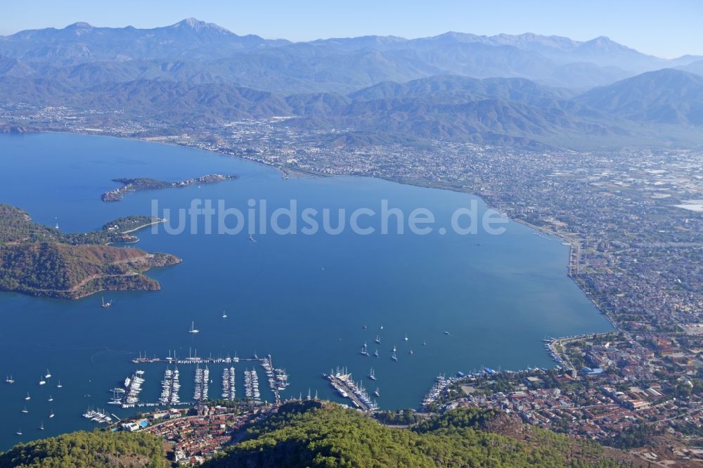 Fethiye von oben - Stadtansicht vom Innenstadtbereich von Fethiye in der Türkei