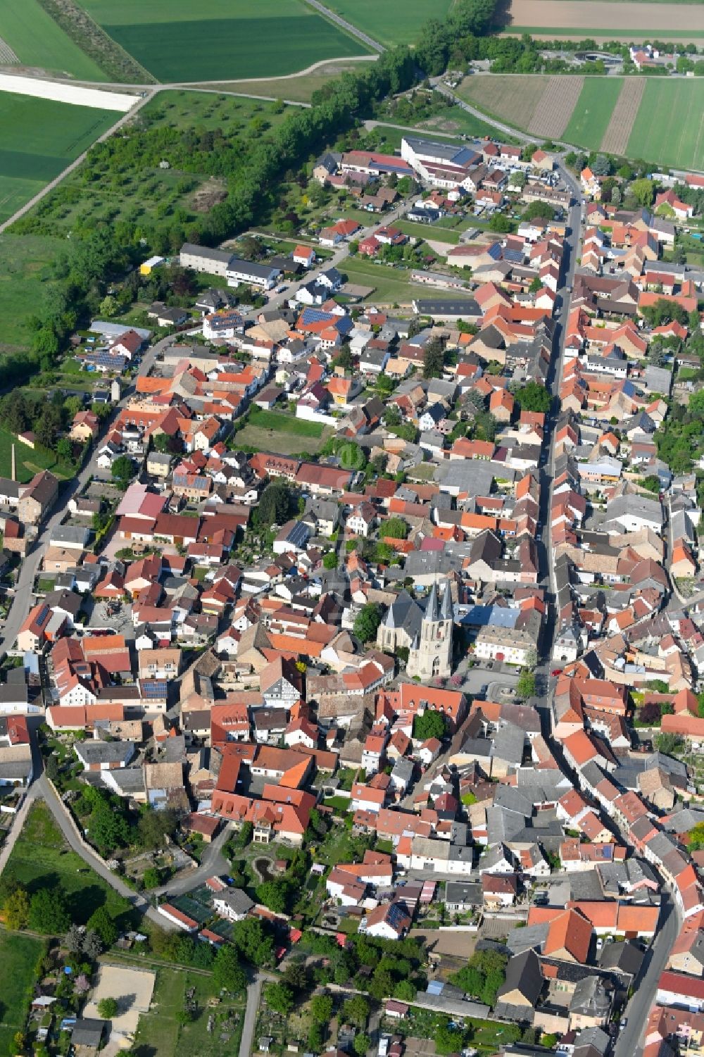 Flonheim von oben - Stadtansicht vom Innenstadtbereich in Flonheim im Bundesland Rheinland-Pfalz, Deutschland