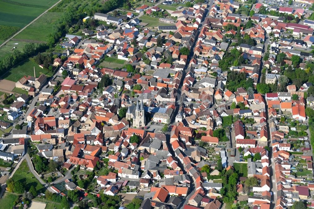 Flonheim aus der Vogelperspektive: Stadtansicht vom Innenstadtbereich in Flonheim im Bundesland Rheinland-Pfalz, Deutschland