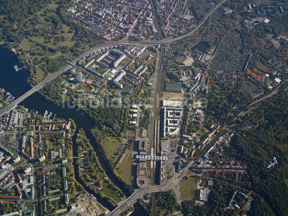 Luftbild Potsdam - Stadtansicht vom Innenstadtbereich am Fluss- Verlauf der Havel in Potsdam im Bundesland Brandenburg