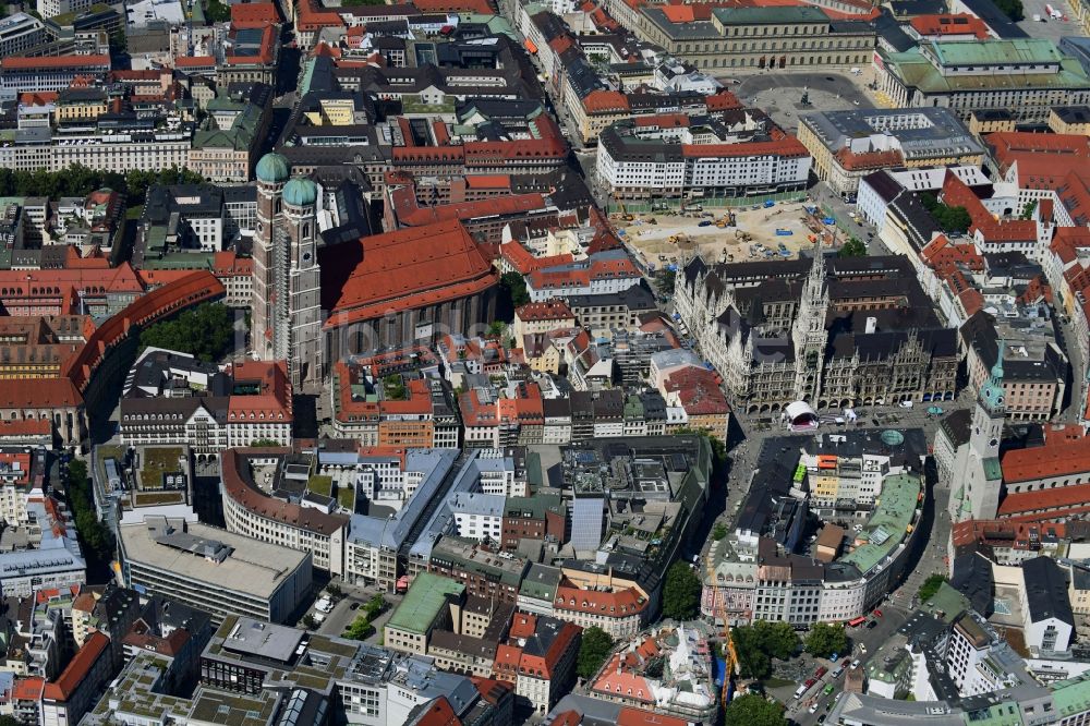 Luftbild München - Stadtansicht vom Innenstadtbereich an der Frauenkirche in München im Bundesland Bayern, Deutschland