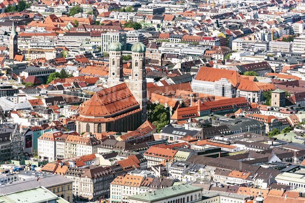 München von oben - Stadtansicht vom Innenstadtbereich an der Frauenkirche in München im Bundesland Bayern, Deutschland