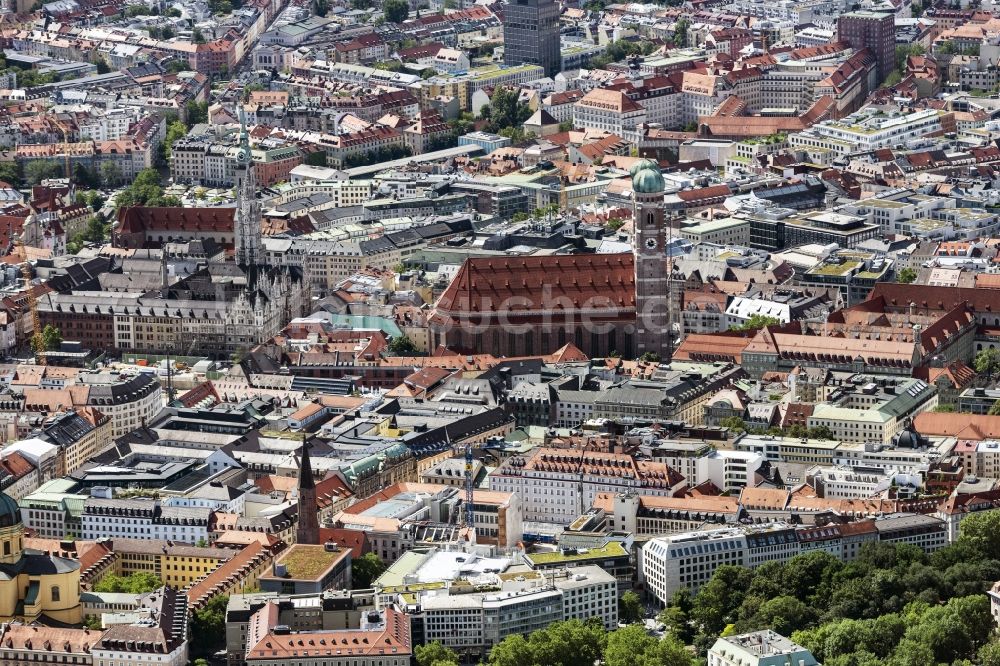 München von oben - Stadtansicht vom Innenstadtbereich an der Frauenkirche in München im Bundesland Bayern, Deutschland