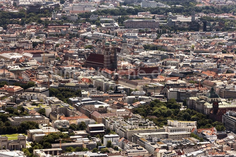 Luftbild München - Stadtansicht vom Innenstadtbereich an der Frauenkirche in München im Bundesland Bayern, Deutschland