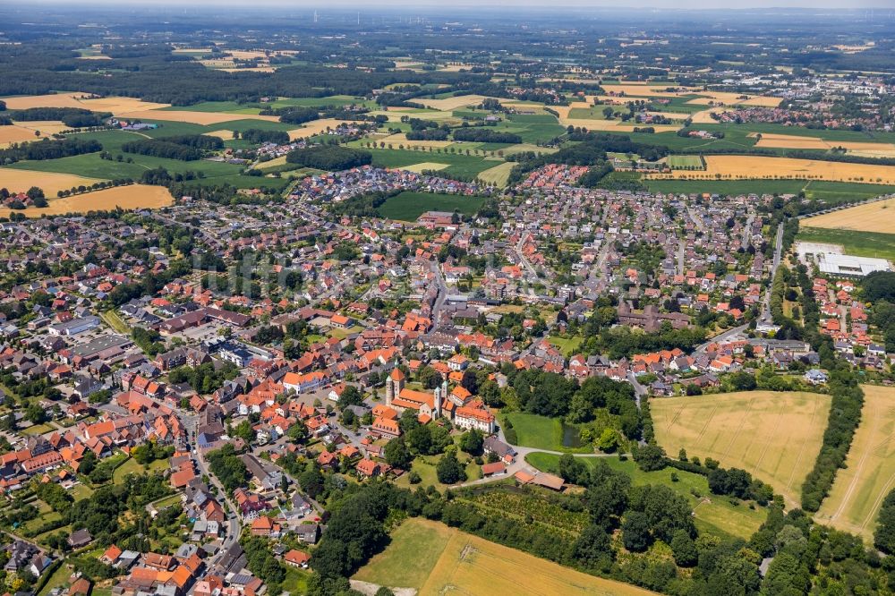 Luftaufnahme Freckenhorst - Stadtansicht vom Innenstadtbereich in Freckenhorst im Bundesland Nordrhein-Westfalen, Deutschland