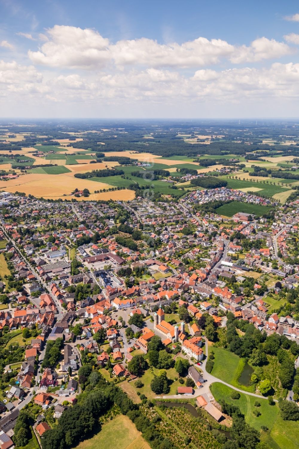 Freckenhorst aus der Vogelperspektive: Stadtansicht vom Innenstadtbereich in Freckenhorst im Bundesland Nordrhein-Westfalen, Deutschland