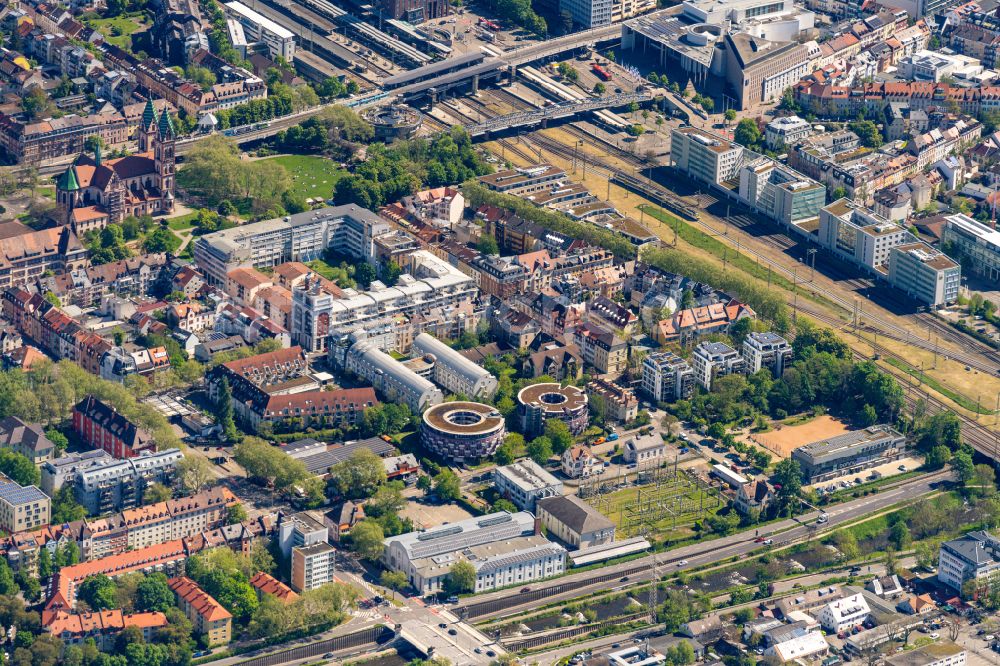 Luftaufnahme Freiburg im Breisgau - Stadtansicht vom Innenstadtbereich in Freiburg im Breisgau im Bundesland Baden-Württemberg, Deutschland