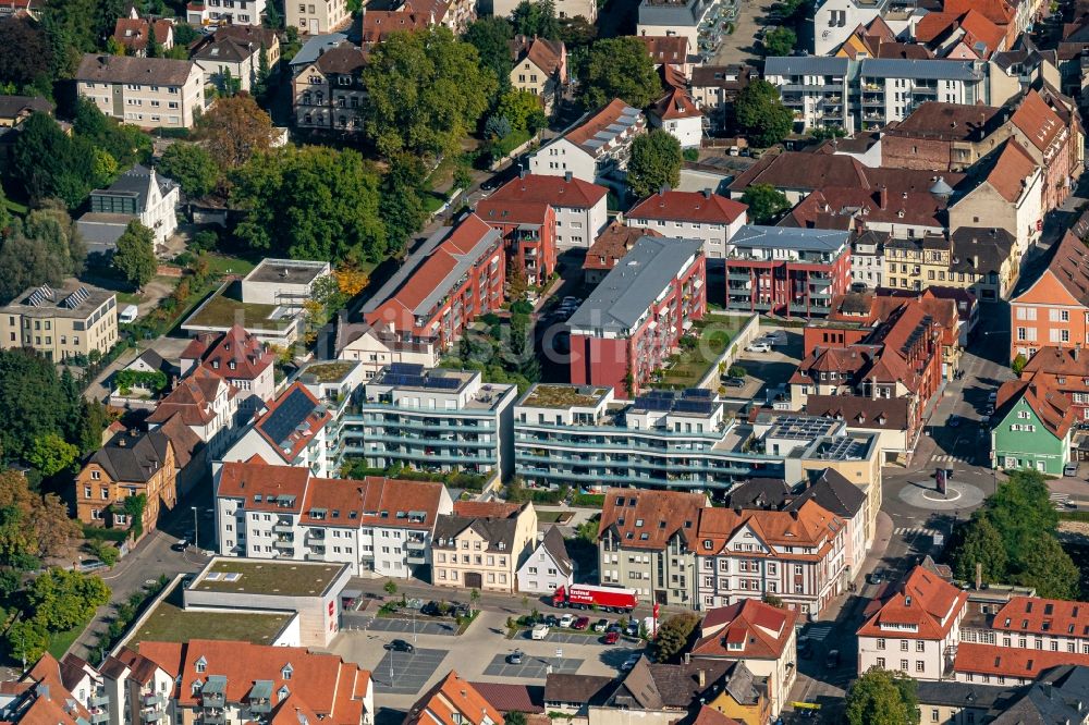 Lahr/Schwarzwald von oben - Stadtansicht vom Innenstadtbereich Friedhof und Kaiserstrasse in Lahr/Schwarzwald im Bundesland Baden-Württemberg, Deutschland