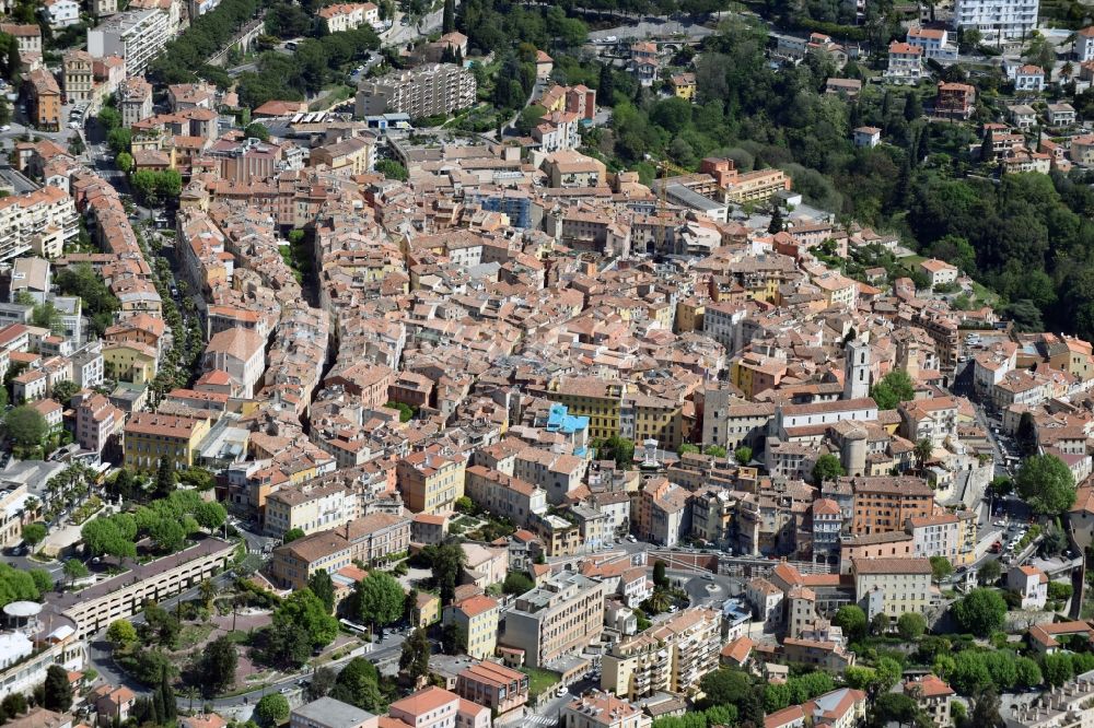 Grasse von oben - Stadtansicht vom Innenstadtbereich in Grasse in Provence-Alpes-Cote d'Azur, Frankreich