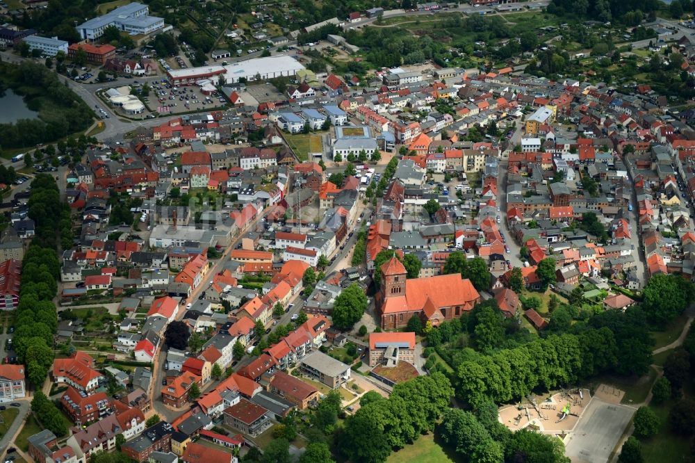 Luftaufnahme Grevesmühlen - Stadtansicht vom Innenstadtbereich in Grevesmühlen im Bundesland Mecklenburg-Vorpommern, Deutschland