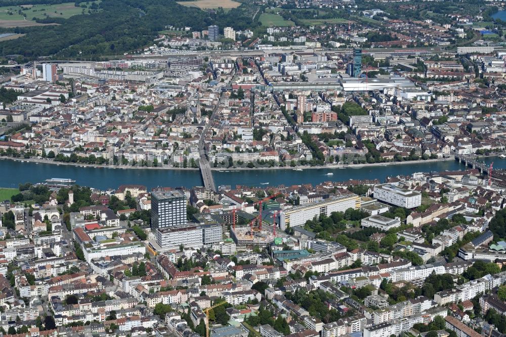 Luftaufnahme Basel - Stadtansicht vom Innenstadtbereich Grossbasel, dem Rhein und gegenüber Kleinbasel in Basel, Schweiz